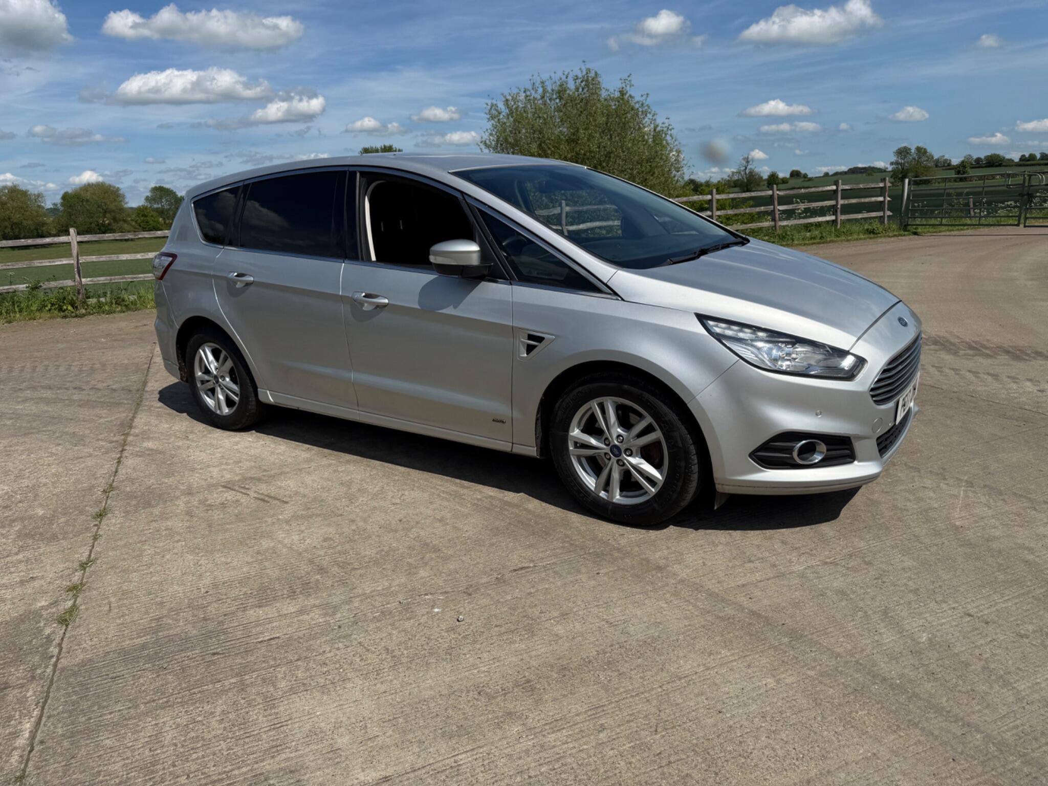 Ford S-Max 2.0 TDCi Titanium Euro 6 (s/s) 5dr — photo 56 of 102